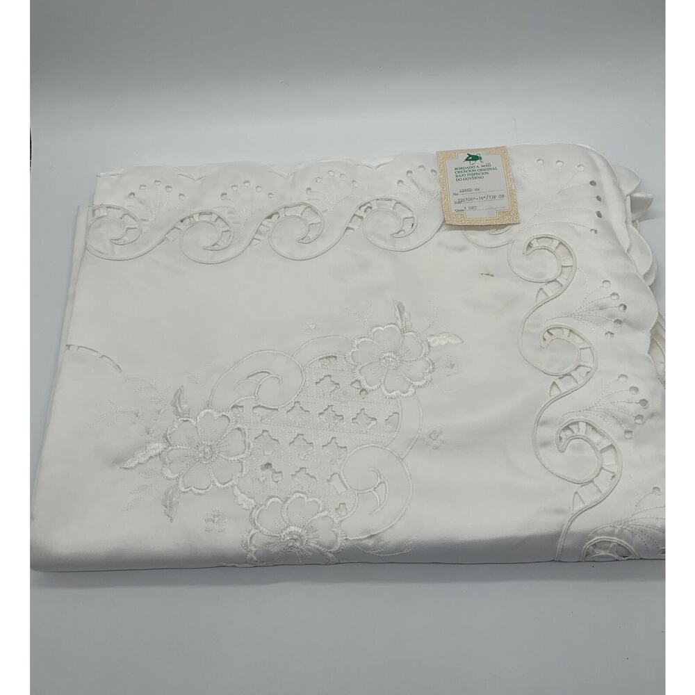 Bordado A. Mao Creacion Original 72"x 108” White Tablecloth 13 pcs. Set Read
